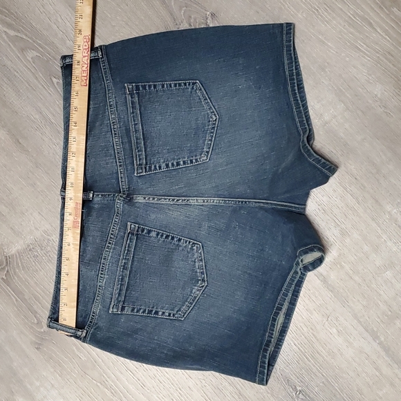 Torrid Denim cotton blend Jean shorts women size 18 - Picture 3 of 9